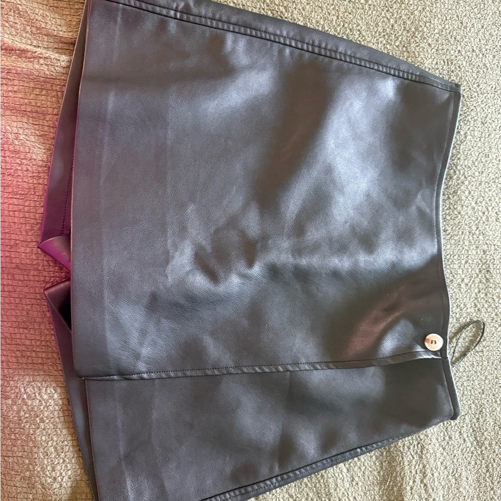 Pink Lily Black Faux Leather Skort